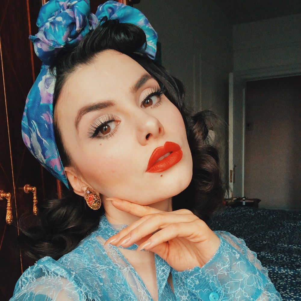 Handmade vintage blue acuarela floral silk scarf.